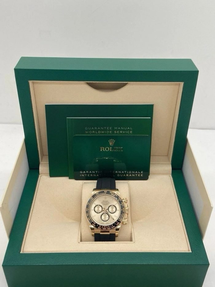 The Oyster Perpetual Cosmograph Daytona is available in 18 ct yellow gold with a gold-toned dial and contrasting chronograph counters. The watch is fitted with an Oysterflex strap with a tachymeter on a black Cerachrom bezel. -m126518ln-0010 40mm - Image 14