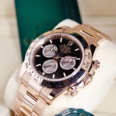 The Oyster Perpetual Cosmograph Daytona in 18 ct Everose gold features a glossy black and sunrise gold dial and an Oyster bracelet with an engraved tachymeter on an 18-carat Everose gold bezel. -m126505-0001 40mm - Image 23