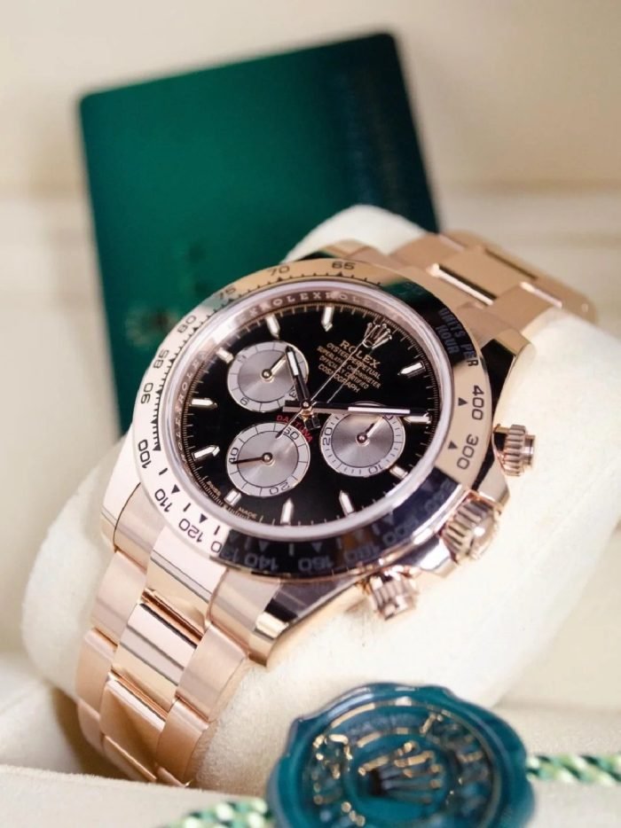 The Oyster Perpetual Cosmograph Daytona in 18 ct Everose gold features a glossy black and sunrise gold dial and an Oyster bracelet with an engraved tachymeter on an 18-carat Everose gold bezel. -m126505-0001 40mm - Image 4