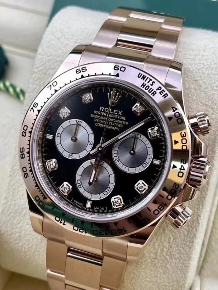 The Oyster Perpetual Cosmograph Daytona in 18 ct Everose gold features a diamond-set gloss black and sunrise gold dial and an Oyster bracelet with an engraved tachymeter on an 18-carat Everose gold bezel. -m126505-0002 40mm - Image 4